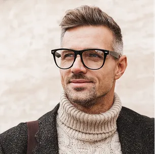 Un homme qui porte une paire de lunette de vue de chez 